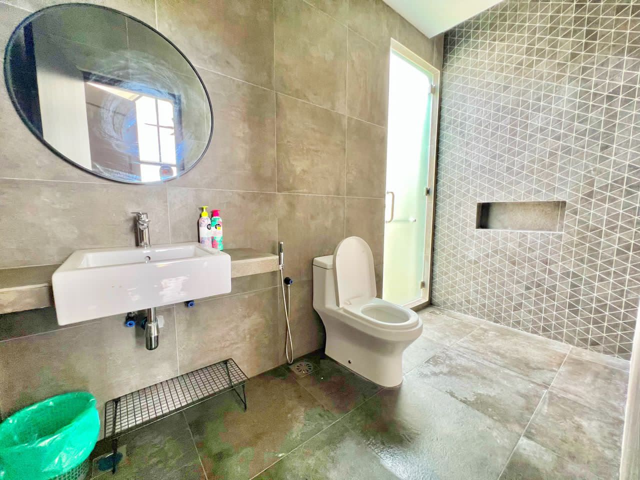 KLU Suite at Ezu Isle Langkawi villa: en-suite bathroom with round mirror, basin and walk-in rain shower with mosaic tiles