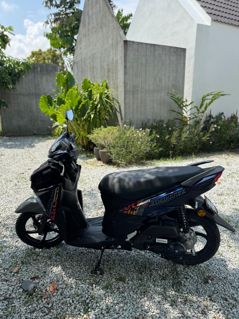 Scooter rental Langkawi at Ezu Isle: side view of the Yamaha Avantiz scooter